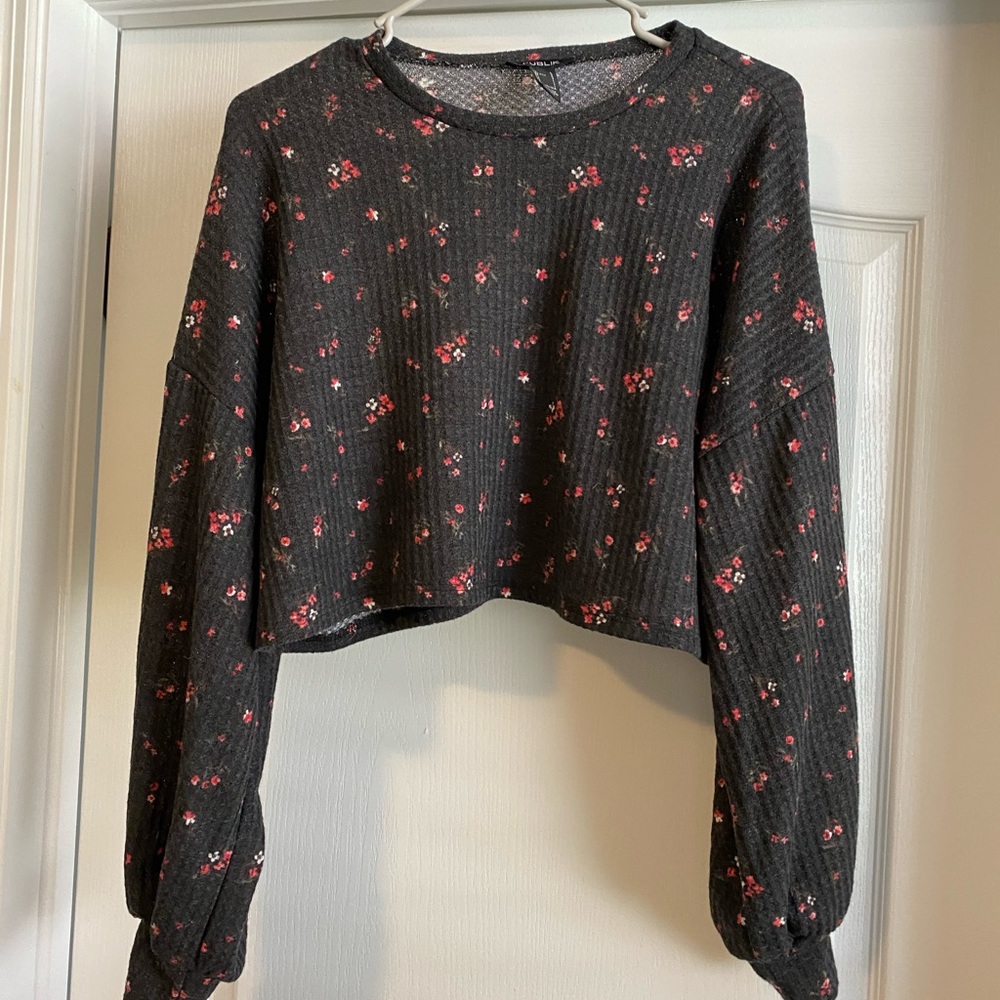Cropped long sleeve shirt